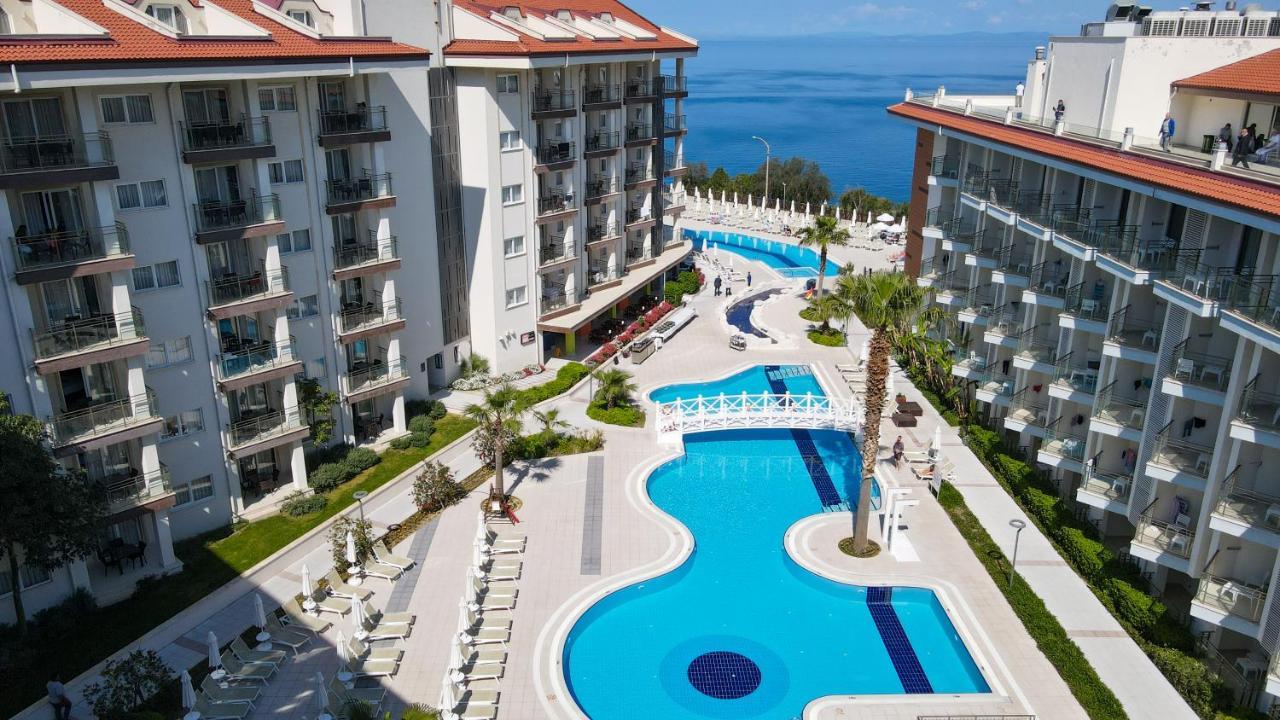 Ramada Hotel & Suites By Wyndham Kusadası Esterno foto