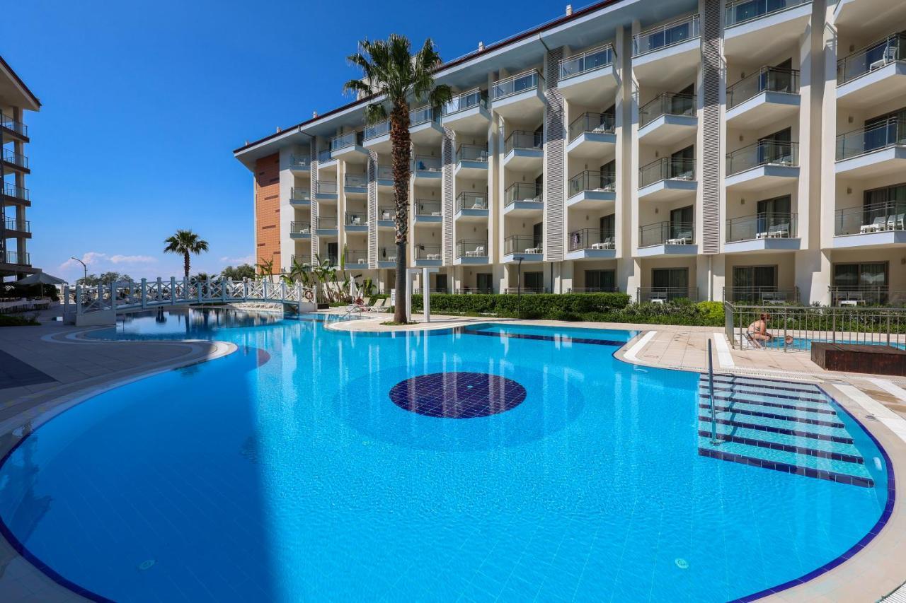 Ramada Hotel & Suites By Wyndham Kusadası Esterno foto